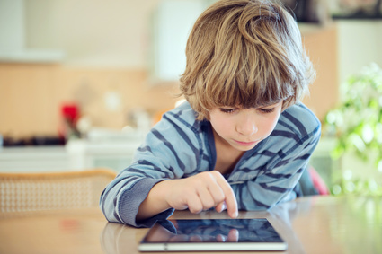 Accompagner son enfant dans ses premiers pas sur internet