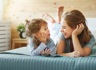 L’écoute active, pilier de l’éducation positive